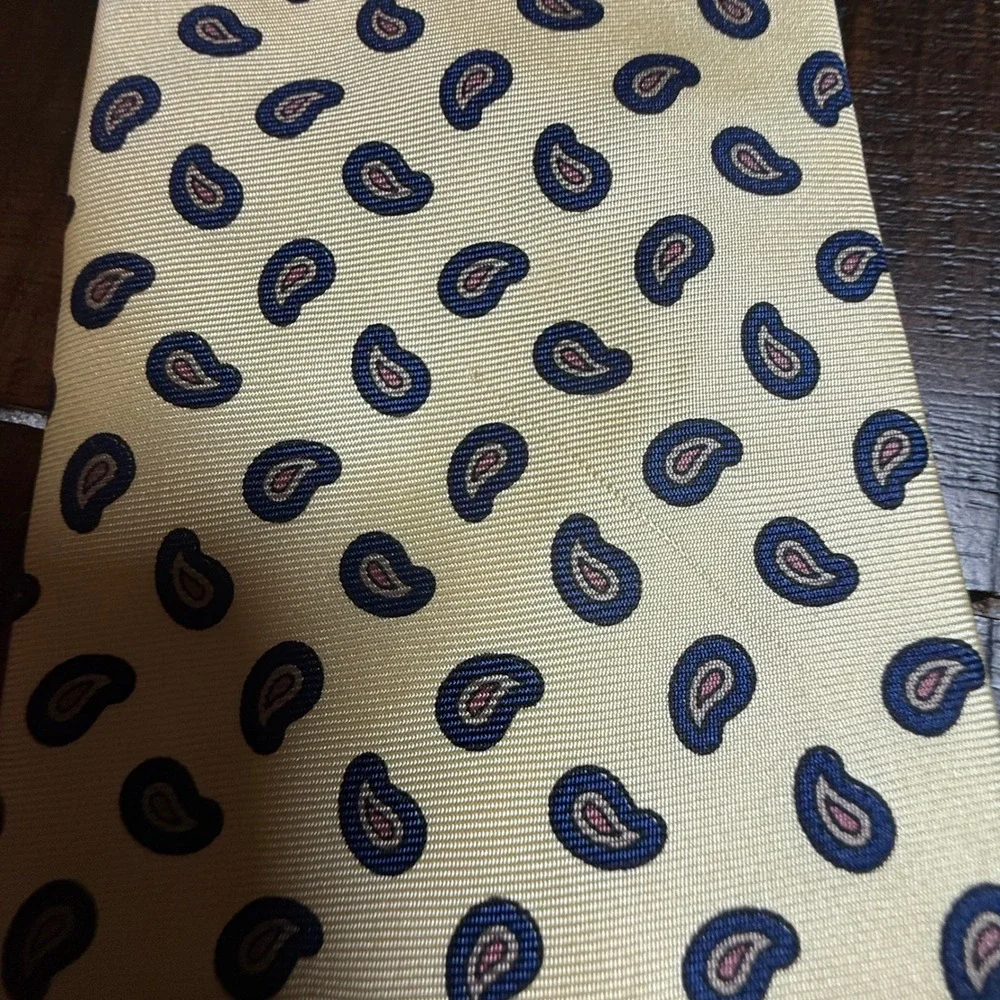 Vintage Carter & Holmes Mens Silk Tie Butter Yellow Navy Paisley Italian Necktie